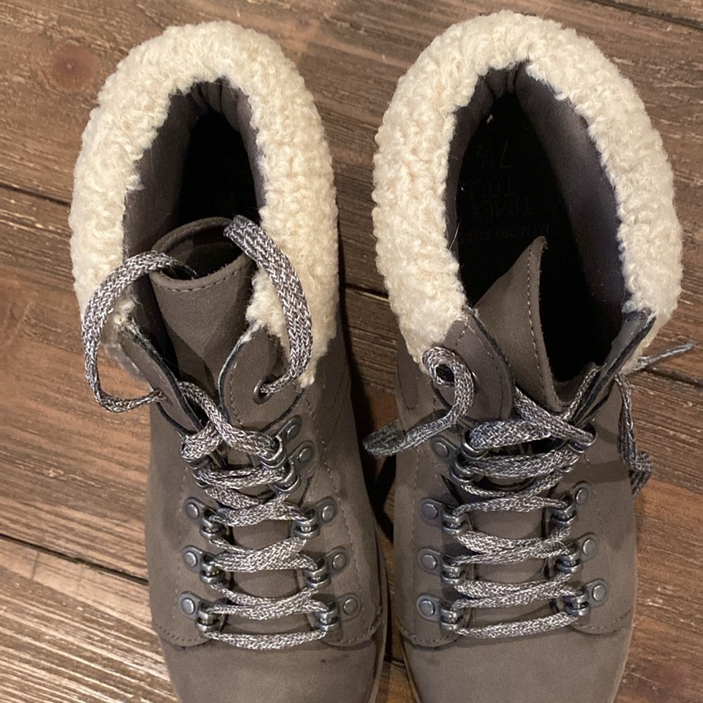 Time And Tru Memory Foam Boots W/ Fur Collar Size… - image 3